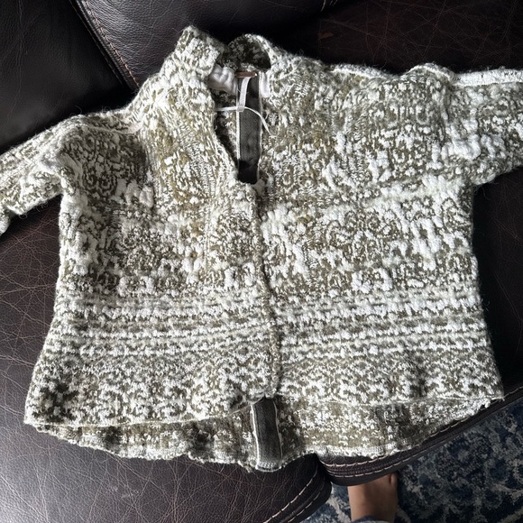 Free People Oversized Hooded Boho crop top Sweater Olive Green Soft Knit Sz XS - Picture 10 of 12